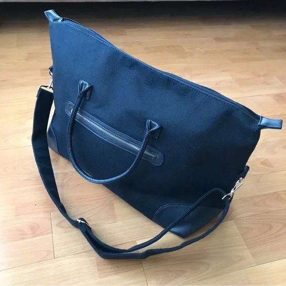 ♻️Reposted New DSW navy felt weekender bag for your traveling - Picture 6 of 14
